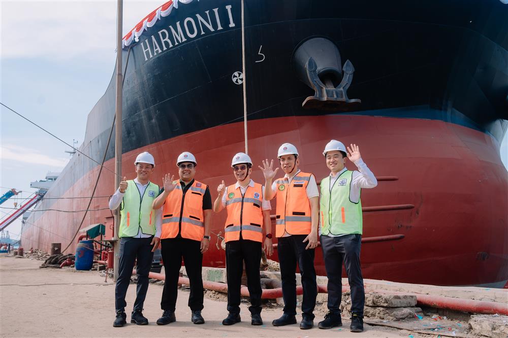Tingkatkan Kemampuan Logistik, Indocement Resmikan MV Harmoni I